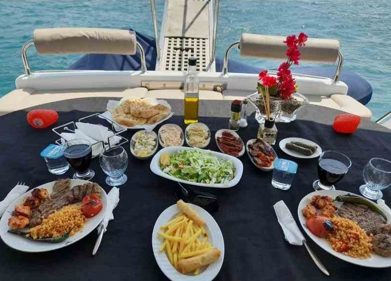 yatta-evlilik-romantik-akşam-yemegi